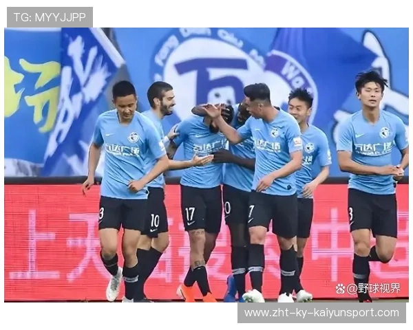 斯坦丘亮相大连英博,领衔中场参与全队技战术演练 斯坦丘亮相大连英博,领衔中场参与全队技战术演练